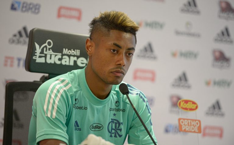 Flamengo repudia ataques racistas de torcedores do River contra Bruno Henrique