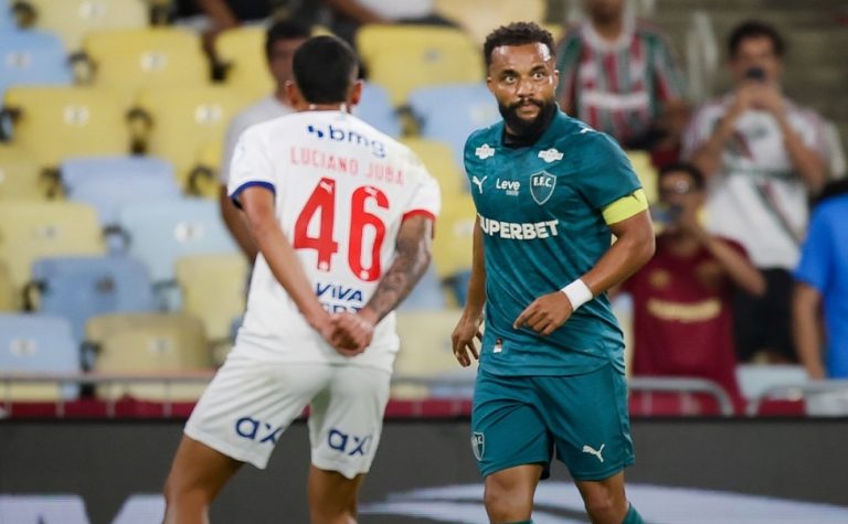 Fluminense e Bahia empatam em reencontro de Thiago Silva com torcida