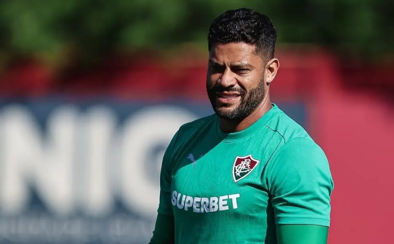 Fluminense vai à campo com estreia de Hulk