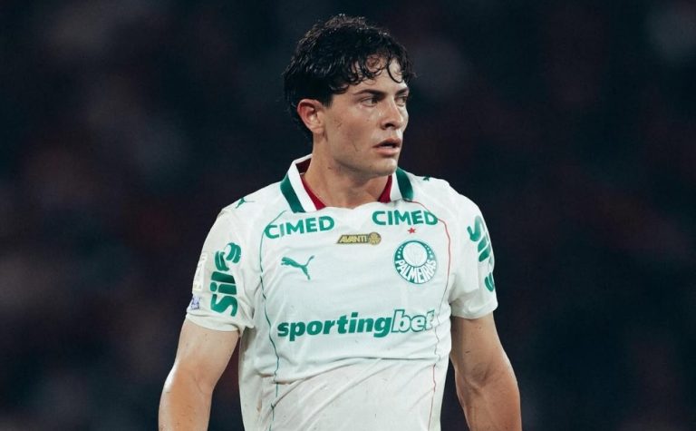 Giay sofre torção no tornozelo e é desfalque do Palmeiras contra o Coritiba