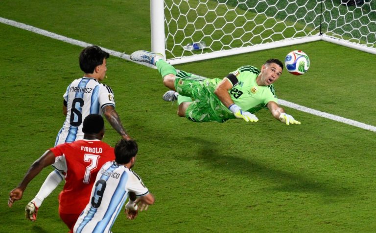 Goleiro da Argentina diz sentir dor nas mãos todos os dias