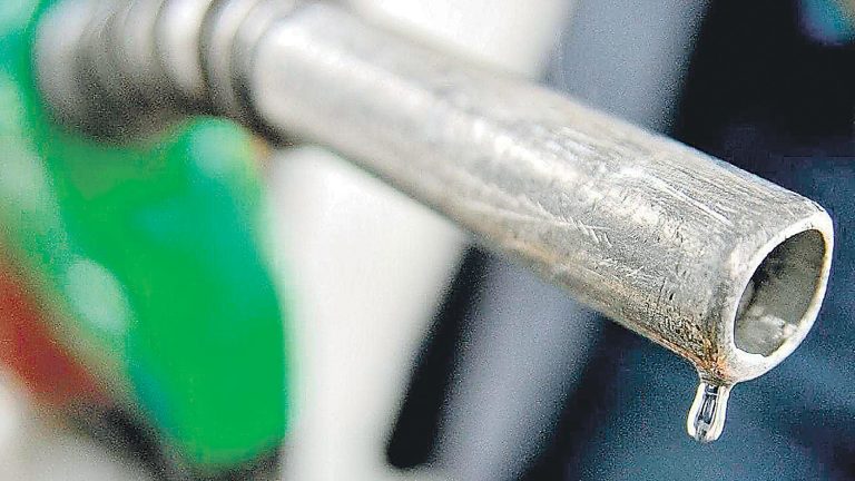 Governo anuncia aumento na mistura de etanol na gasolina de 30% para 32%