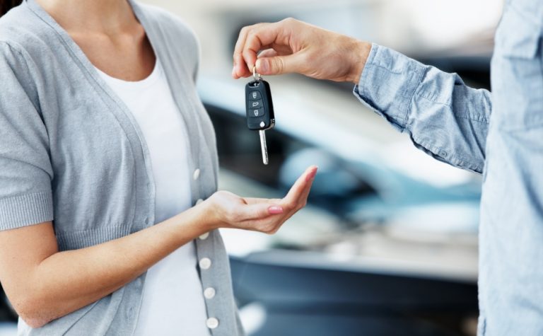 ICMS: isenção para taxistas e motoristas de aplicativo comprarem carro já vale