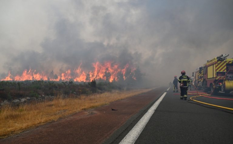 Incêndios na Europa obrigam mais de 300 mil pessoas a deixarem suas casas