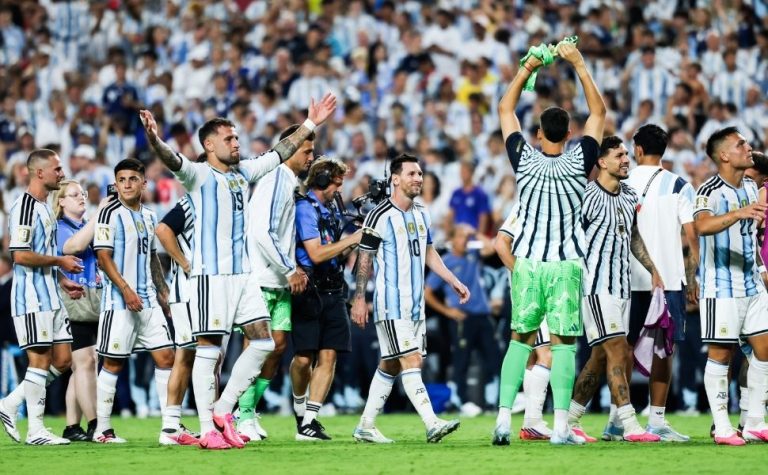 Julián Álvarez faz golaço, Argentina ganha da Suíça na prorrogação e vai à semi