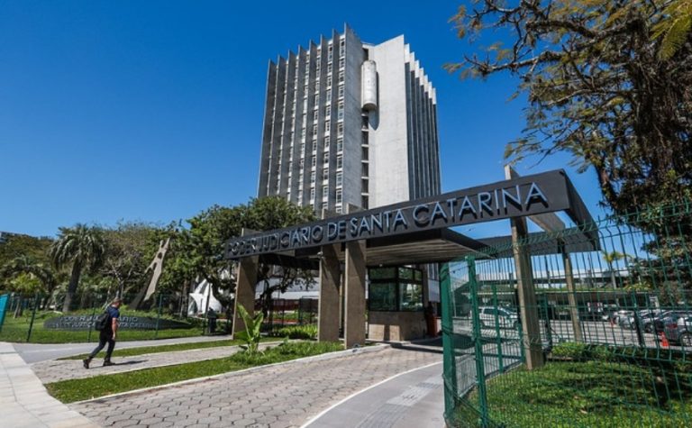 Justiça condena sogra a pagar R$ 10 mil por ataques à nora em rede social