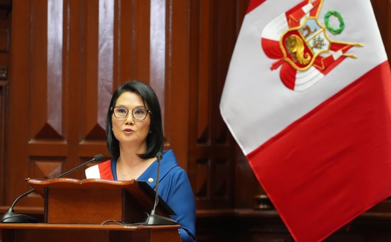 Keiko toma posse no Peru e fala em usar Forças Armadas para combater crime