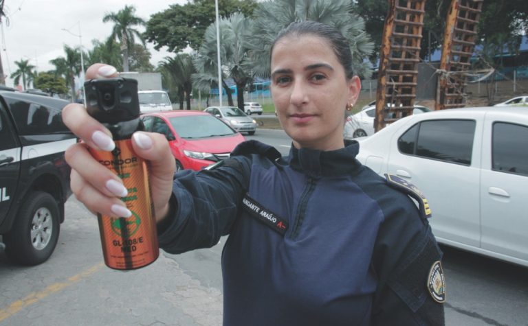 Liberado spray de pimenta para mulher se defender