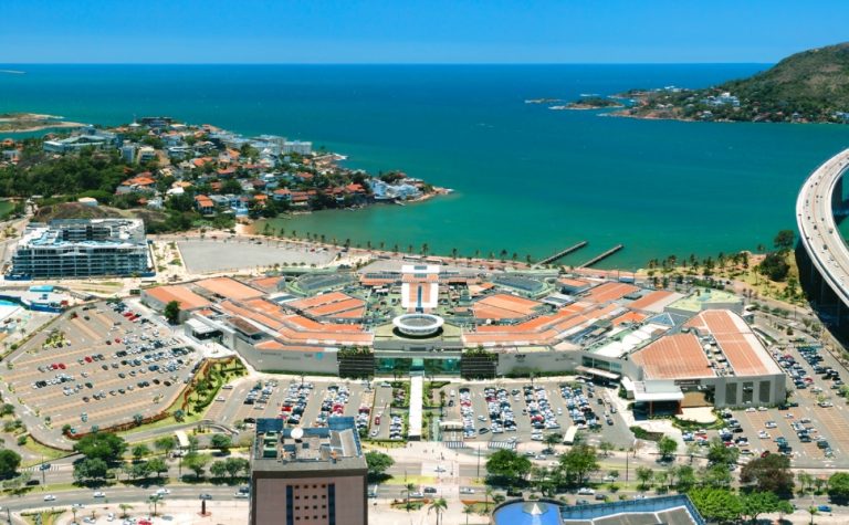Lojas de shoppings vão abrir mais cedo no domingo