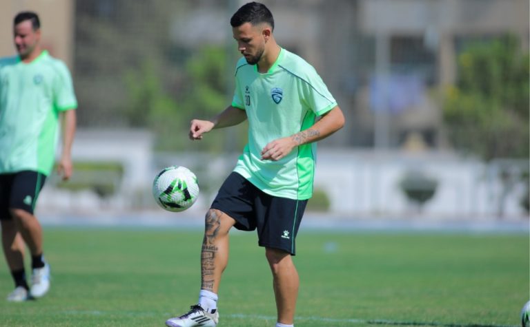 Meia capixaba ganha primeira chance no futebol internacional