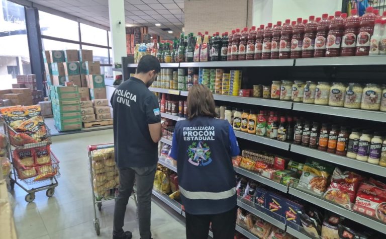 Mil produtos vencidos são apreendidos durante fiscalização em Vila Velha