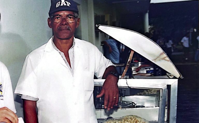 Morre Tio Anísio, o famoso pipoqueiro “lenda viva” do Ifes Vitória