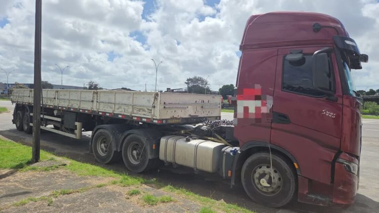 Motociclista morre atropelado por carreta na BR-232