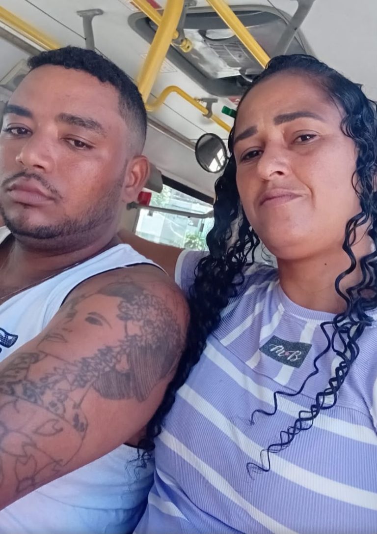 Mulher é morta pelo ex-companheiro na frente dos filhos em Água Fria