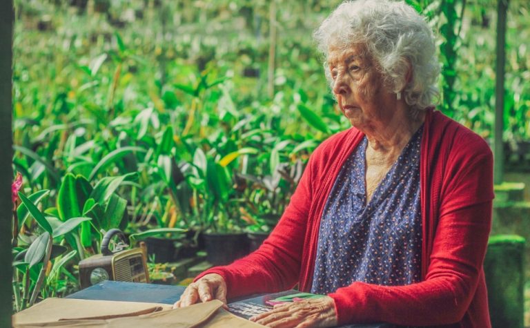 Mulheres rompem ciclos de violência no curta Orquidário