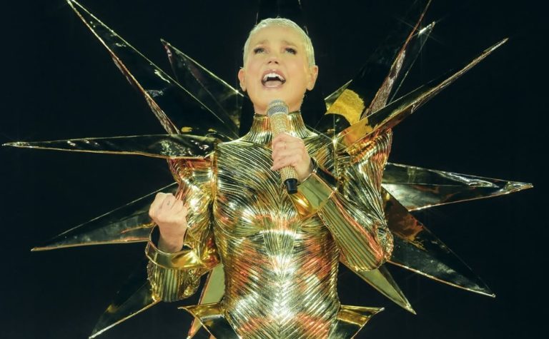 Não gosto de cantar, e tive que gravar 20 músicas, diz Xuxa sobre desafios de turnê