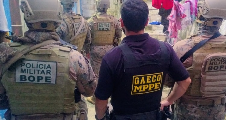 Operação mira grupo que extorquia moradores e provedores de internet