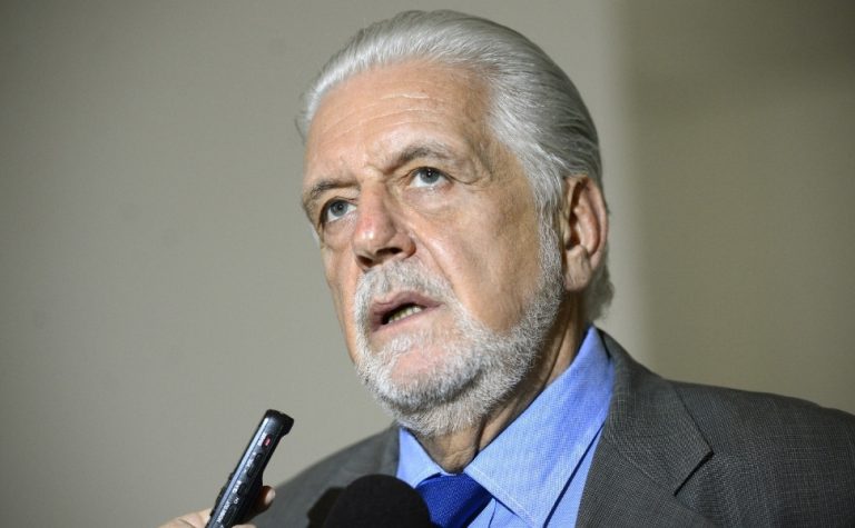 PF intima Jaques Wagner a depor sobre investigações do Banco Master