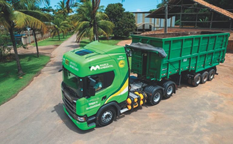 Parceria transforma lixo em combustível
