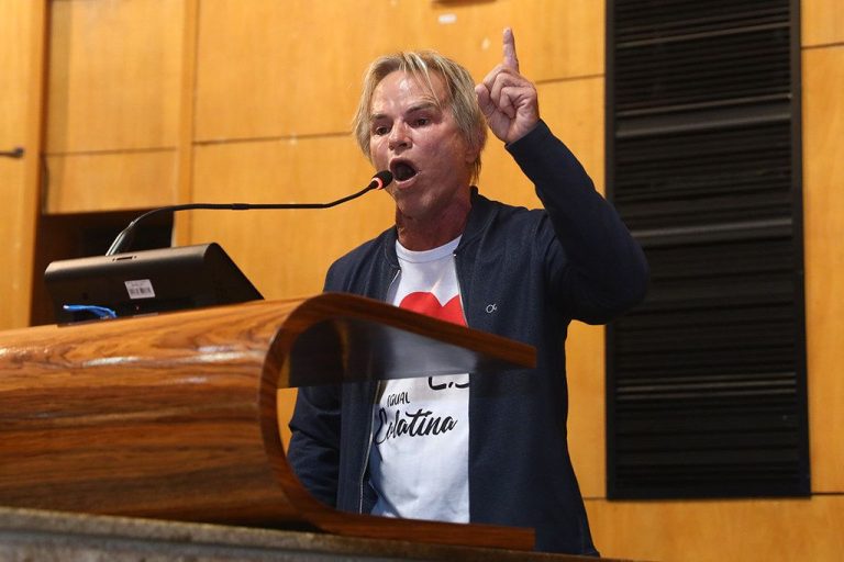 “Parece que estão ditando as regras pra gente”, diz Meneguelli