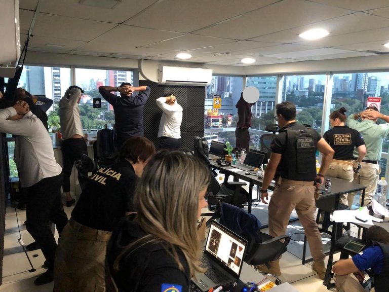 Polícia Civil prende 13 pessoas suspeitas de fraude de ativos virtuais em PE