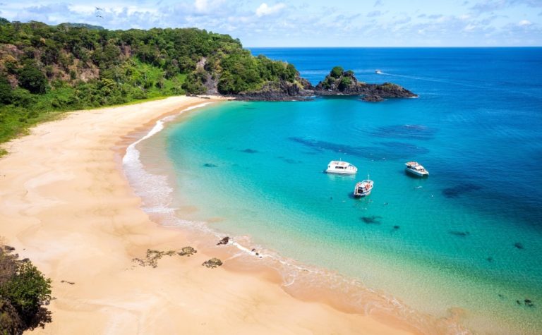 Praia brasileira entre as 50 melhores do mundo