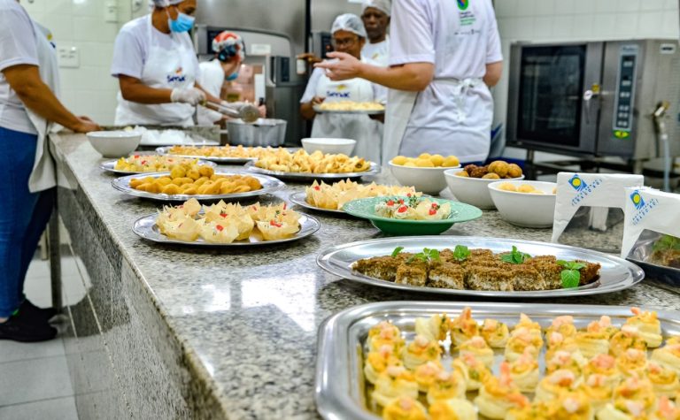 Prefeitura e Senac lançam cursos gratuitos de TI, gastronomia e moda em Vitória