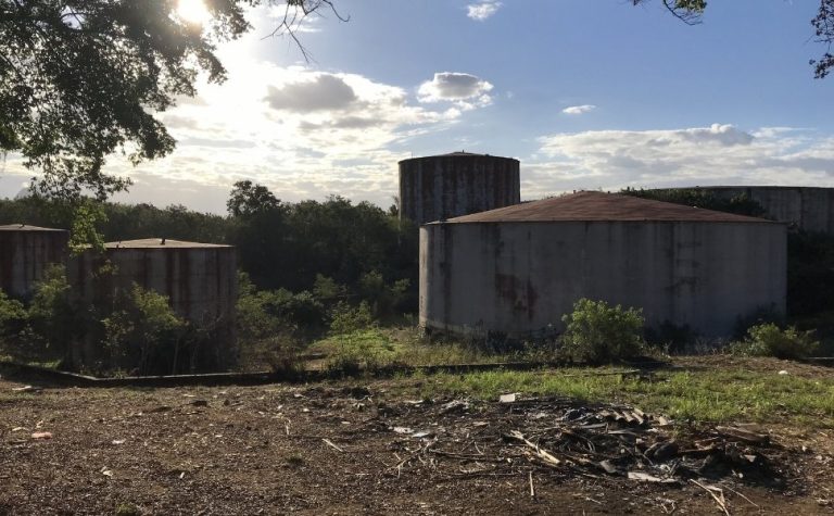 Prefeitura notifica empresa sobre tanques em Vila Velha