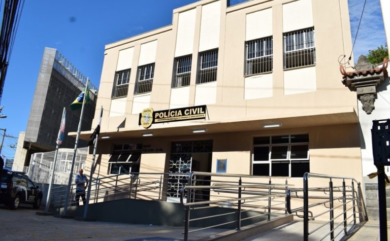 Professor acusado de assediar alunas é afastado de escola em Cariacica