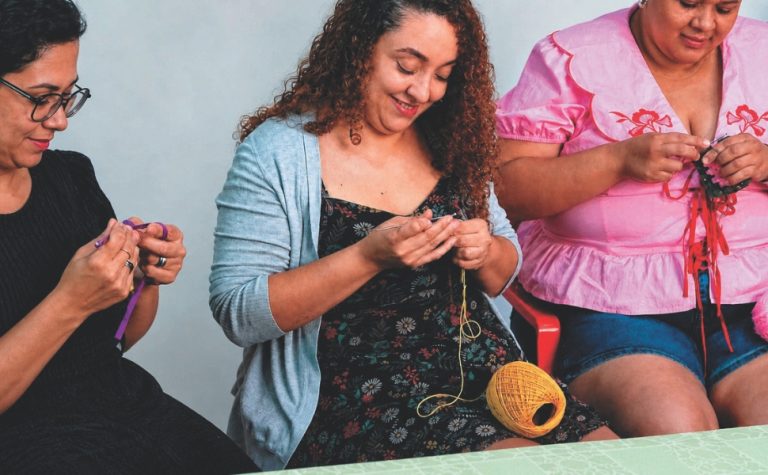 Projeto une leitura e crochê para revelar talentos
