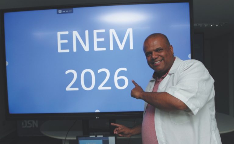 Projetos oferecem aulas gratuitas de preparação para o Enem e concursos
