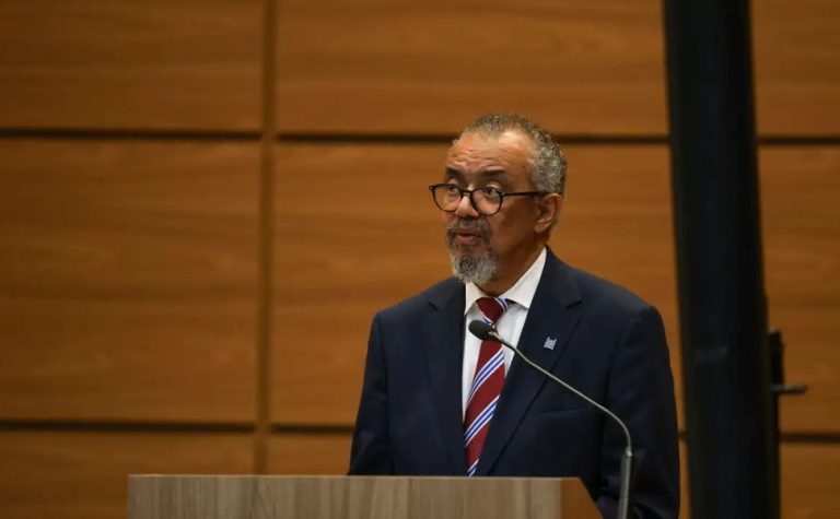 Risco de disseminação do Ebola pelo mundo é baixo, diz diretor da OMS