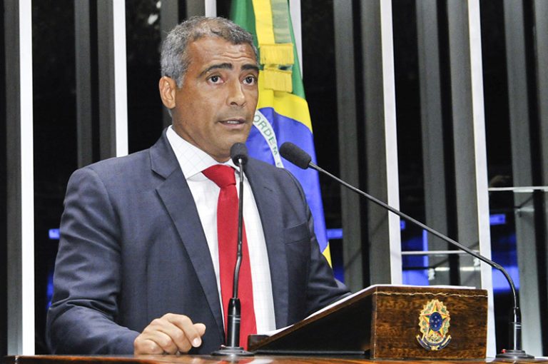 Romário diz que devolverá salário ao Senado e que não pediu licença para votar 6×1