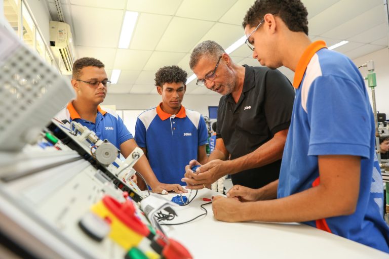 SENAI Areias oferece 380 vagas em cursos gratuitos de aperfeiçoamento profissional