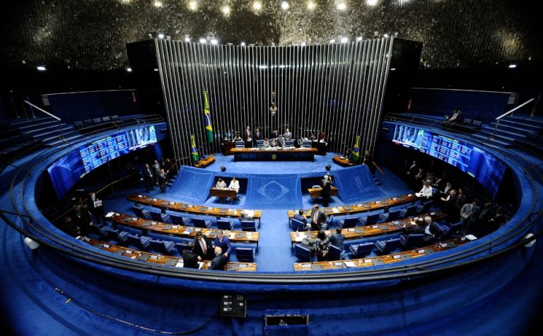 Senado aprova penas maiores em crimes contra professores e médicos