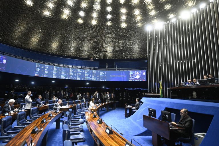Senado aprova projeto que determina pagamento automático de pensão alimentícia