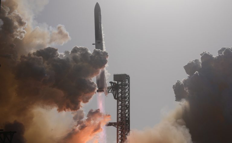 SpaceX lança Starship com sucesso e abre caminho para voo orbital