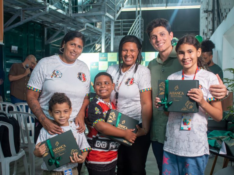 Torcidas autistas se unem por cannabis medicinal em PE