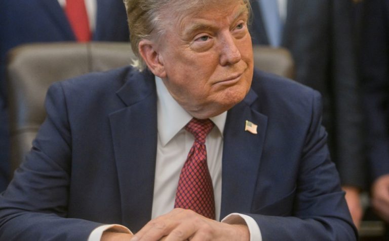 Trump faz reunião com assessores para discutir próximos passos em relação ao Irã