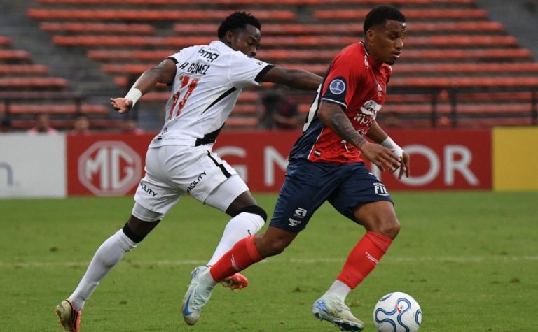 Vasco empata no fim contra o Independiente Medellín e define vaga na Sul-Americana