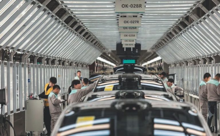 Volks anuncia que vai tirar de linha metade dos carros
