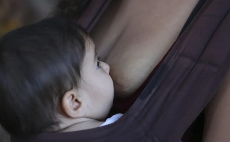 Amamentação reduz risco de doença cardíaca na mãe