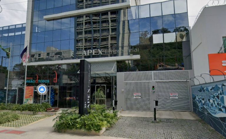 Apex Partners afasta presidente