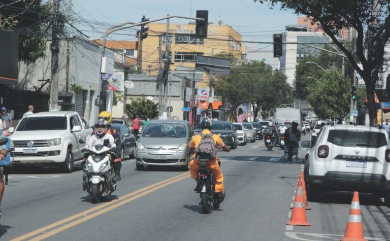 Bikes elétricas dividem espaço com carros e exigem mais atenção no trânsito