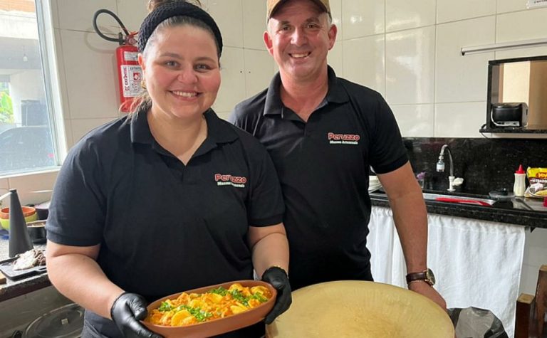Casal produz uma tonelada de macarrão por mês no Sul do ES