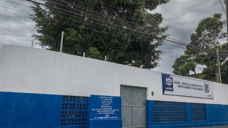 Chuvas no Grande Recife mudam rotina em escolas municipais nesta terça (4)
