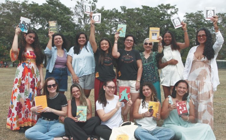 Clube de leitura reúne diferentes gerações