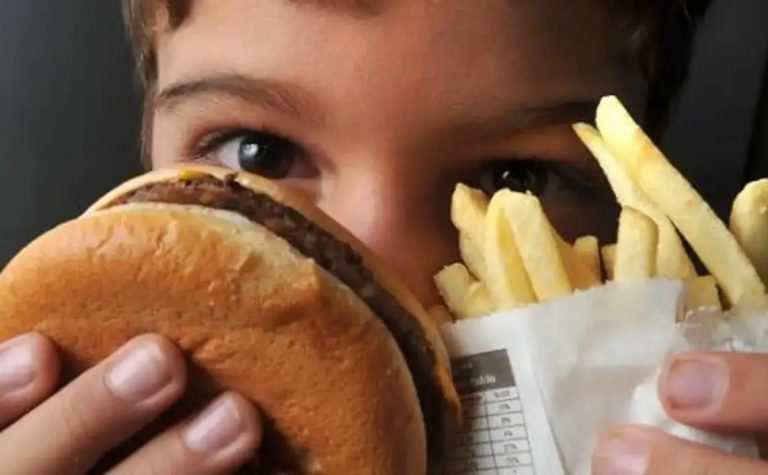 Controle do colesterol deve começar na infância, alerta cardiologista