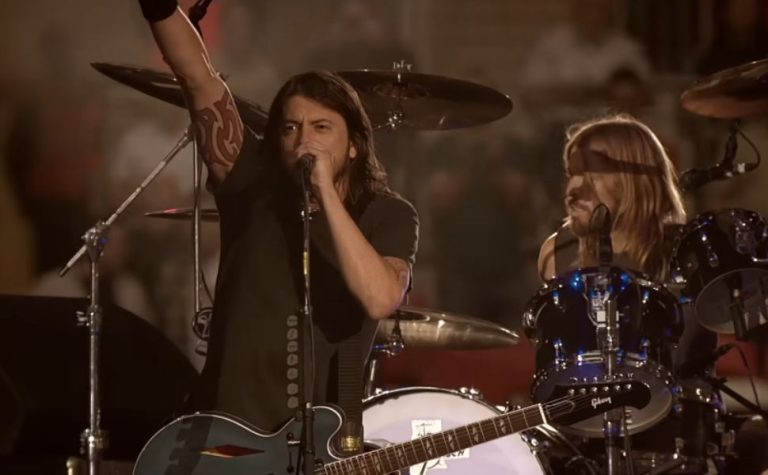Foo Fighters anuncia dois shows no Brasil em 2027 com turnê ‘Take Cover’
