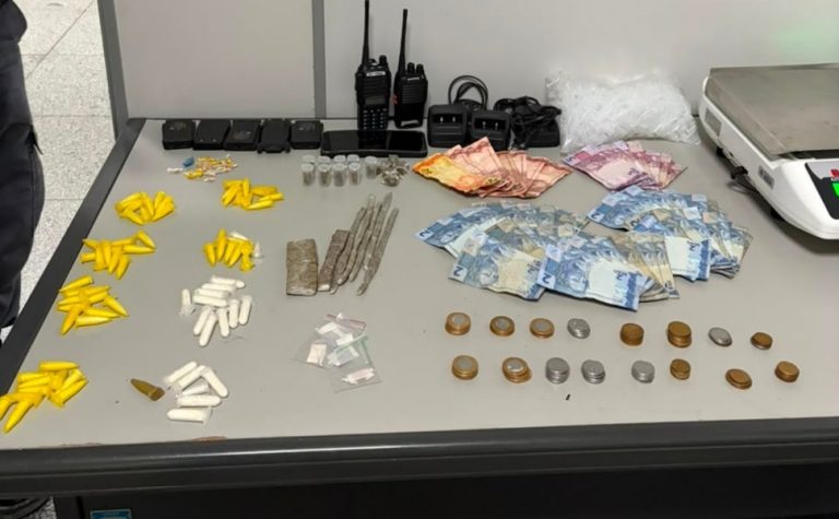 Foragido por tráfico é preso e adolescente apreendido em Vitória